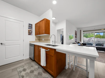 418-33318 E Bourquin Crescent - 4