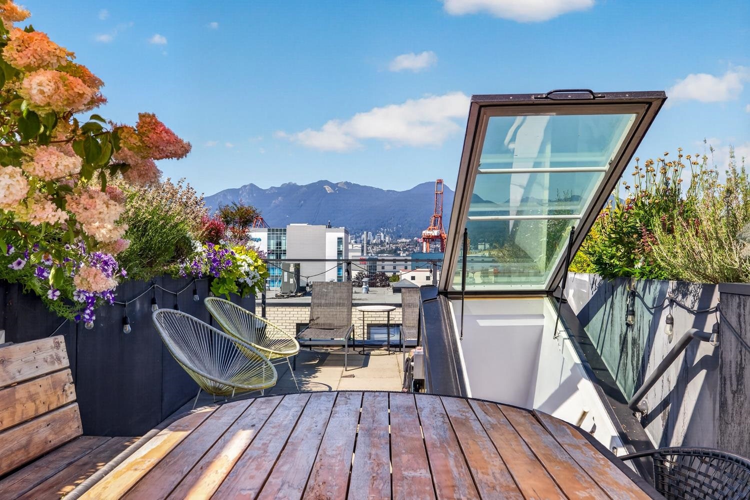 305-1647 E Pender Street, Vancouver, BC, V5L 1W2