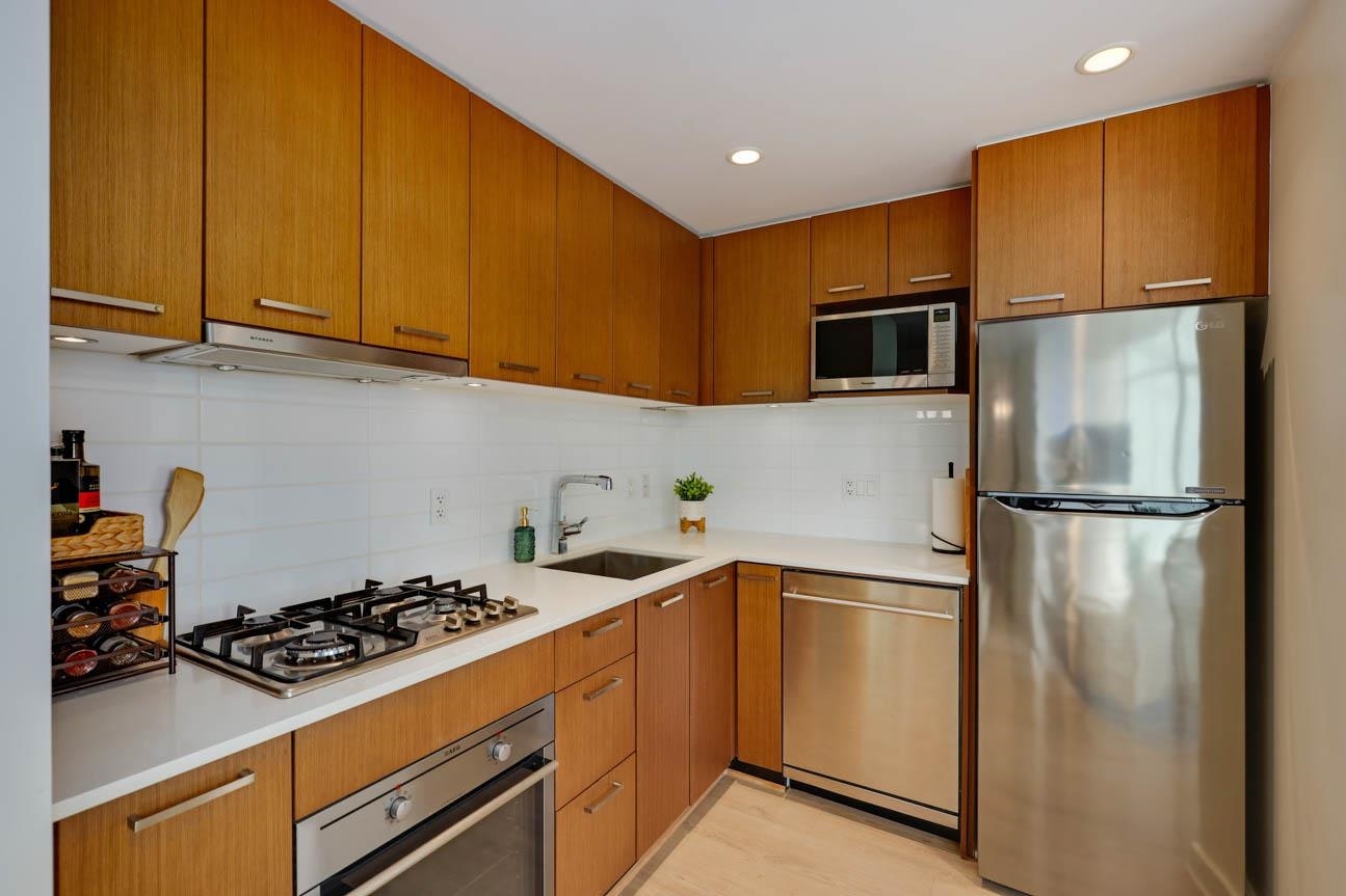 1207-1372 Seymour Street, Vancouver, BC, V6B 0L1 - 2