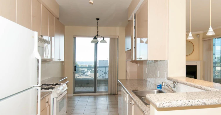 607-160 E 13th, North Vancouver, BC, V7L 4W8 - 4