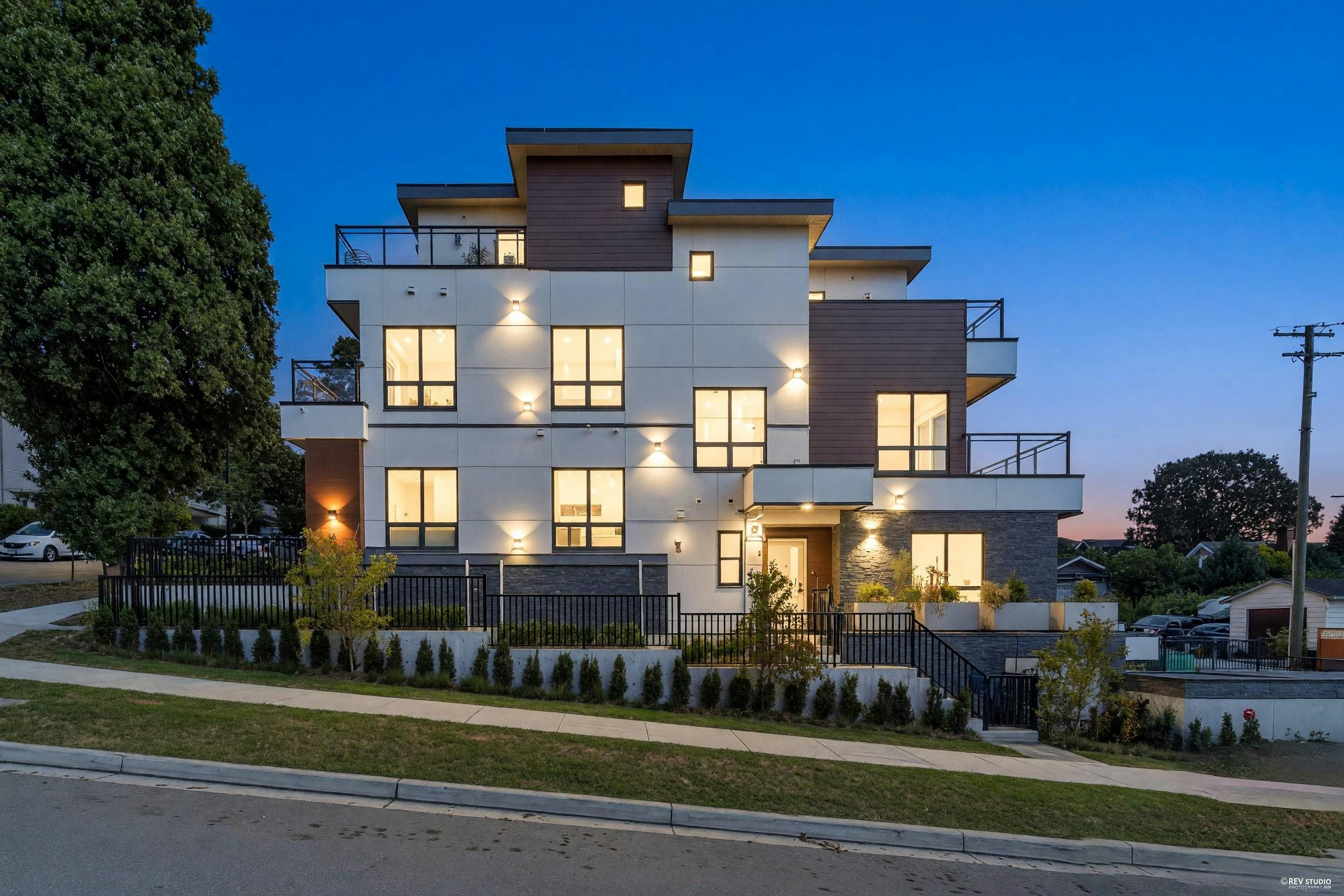 4-3800 Pender Street, Burnaby, BC, V5C 2L5