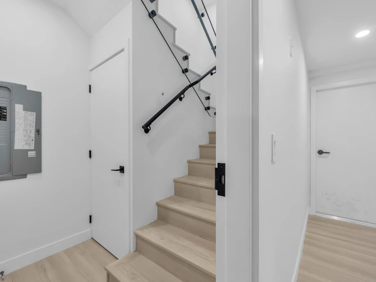4-3800 Pender Street, Burnaby, BC, V5C 2L5 - 5