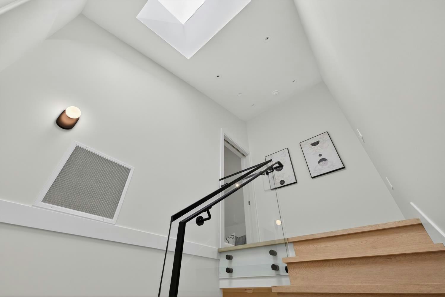 1-58 E 40th Avenue, Vancouver, BC, V5W 1L4 - 30
