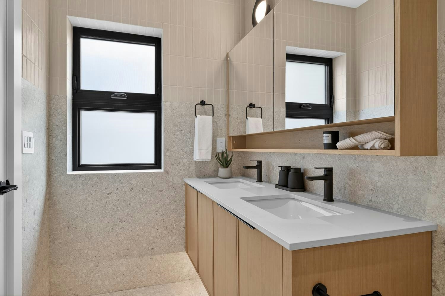 1-58 E 40th Avenue, Vancouver, BC, V5W 1L4 - 25
