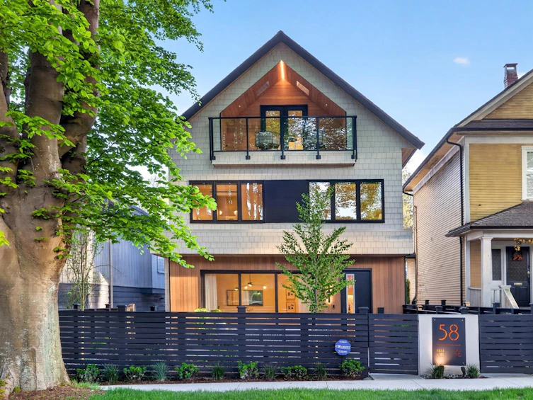 1-58 E 40th Avenue, Vancouver, BC, V5W 1L4 - 2