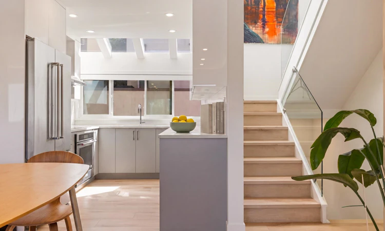 11-1214 W 7th Avenue