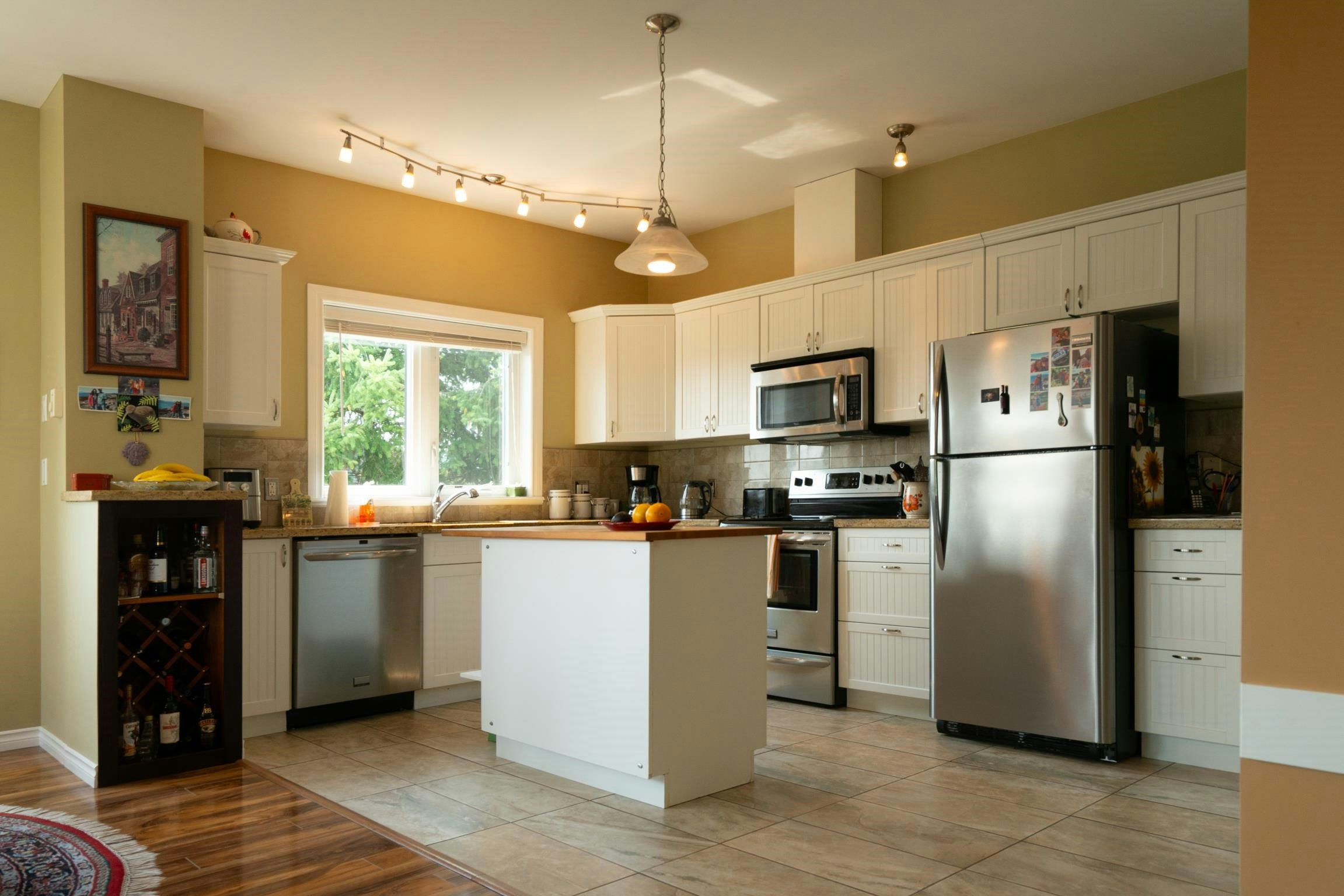5575 Curran Road - 5