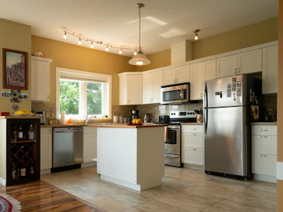 5575 Curran Road - 5