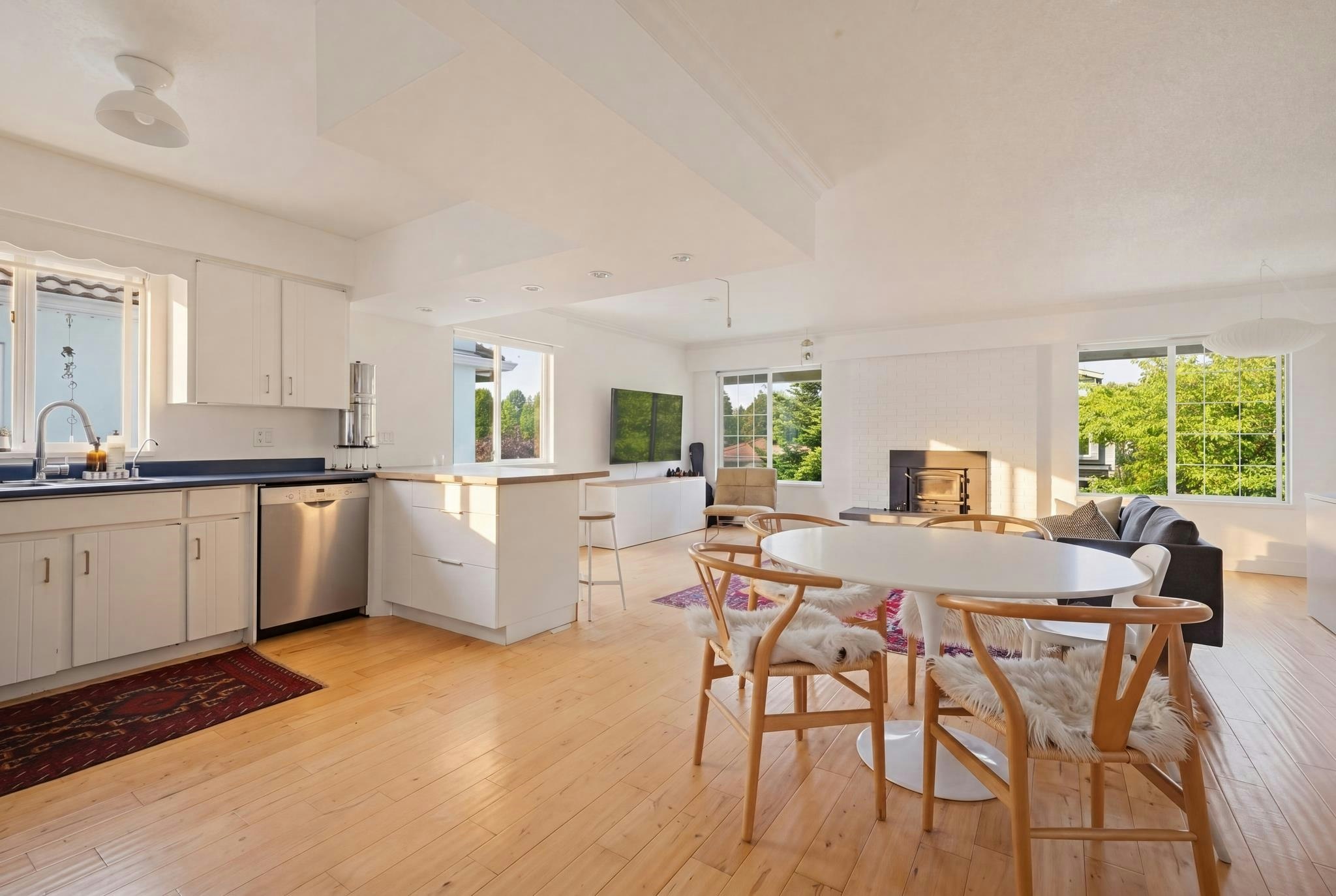 2554 E 7th Avenue - 4