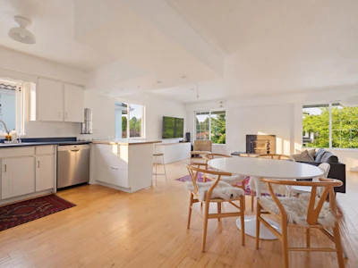 2554 E 7th Avenue - 4