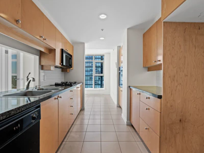 1803-1710 Bayshore Drive - 5