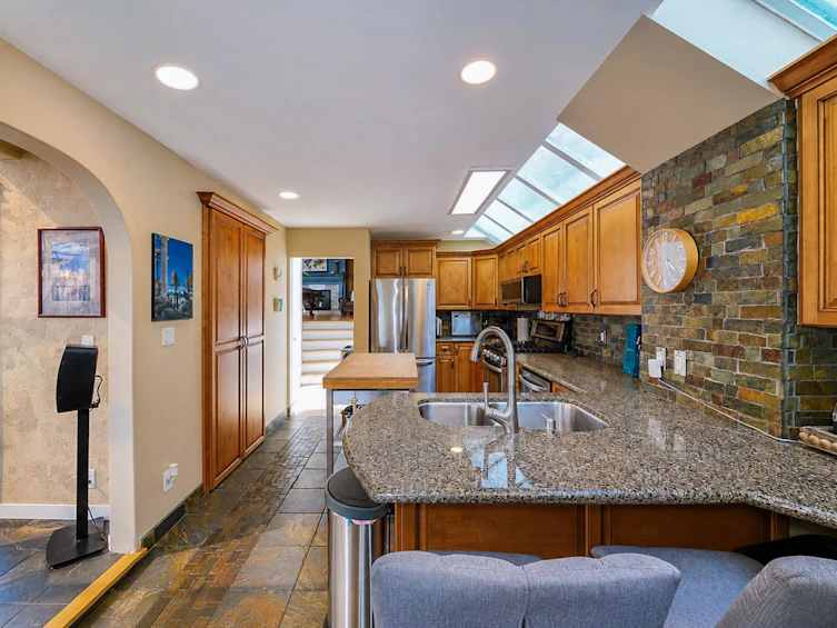 1246 Oxford Street, Surrey, BC, V4B 5G8 - 32