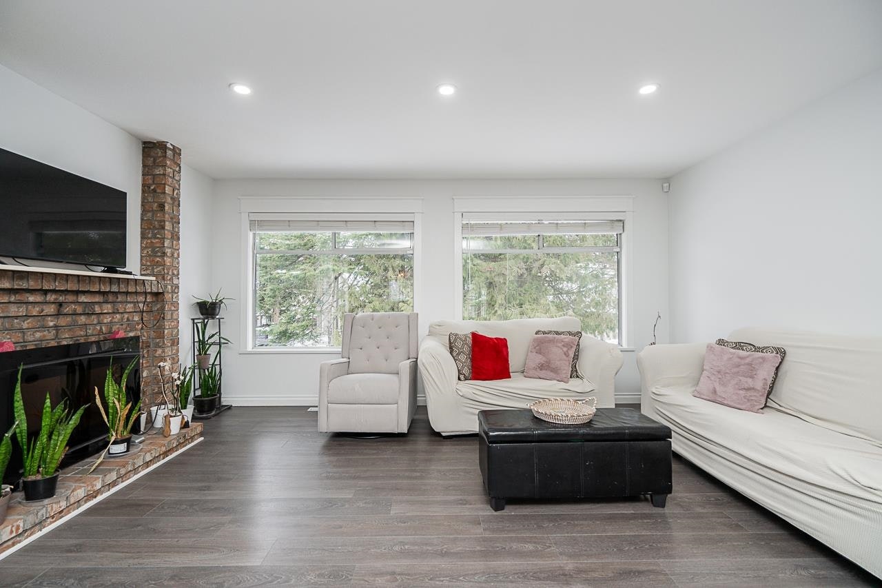 6074 188 Street, Surrey, BC, V3S 7V9 - 6