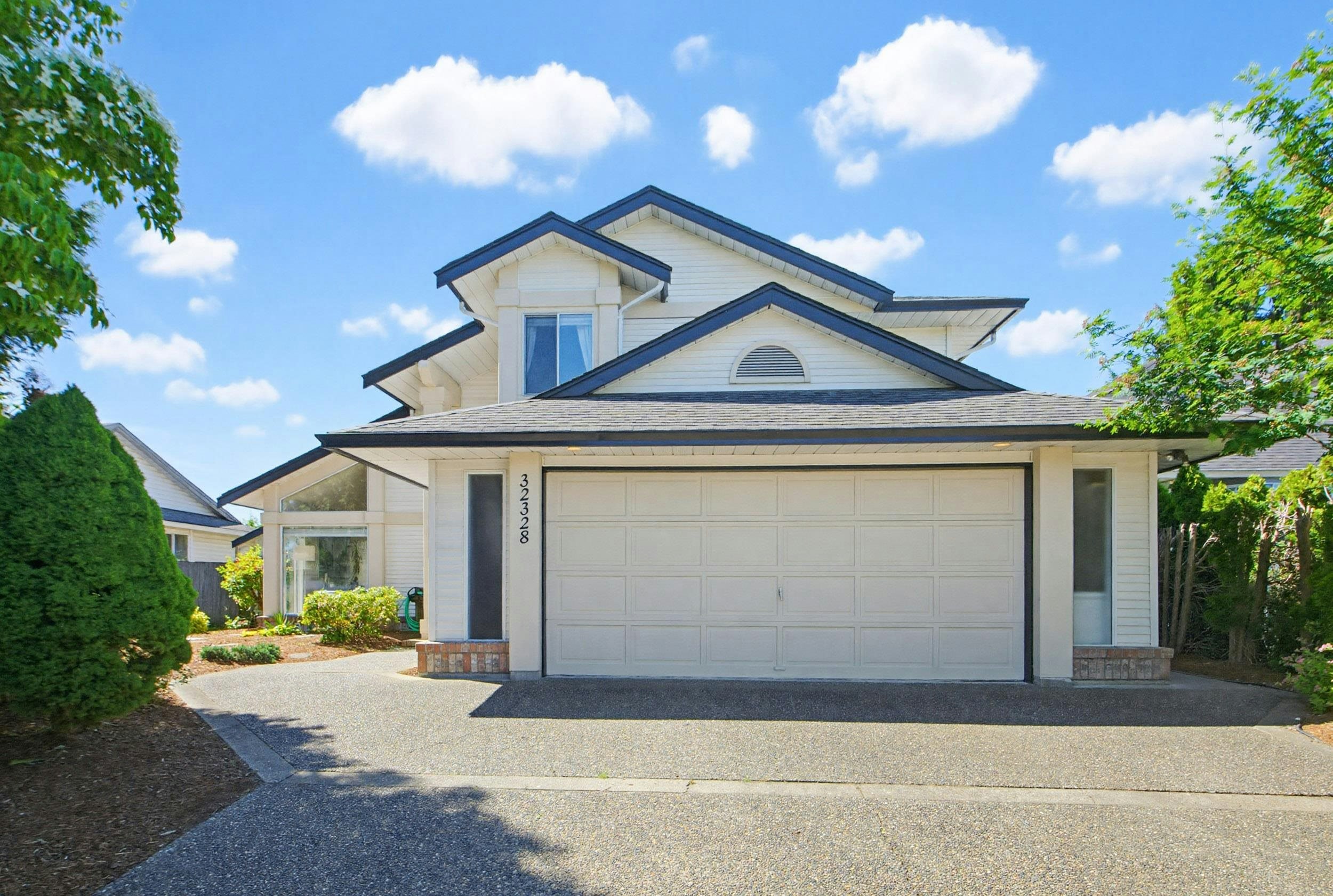 32328 Slocan Drive, Abbotsford, BC, V2T 5C9 - 2