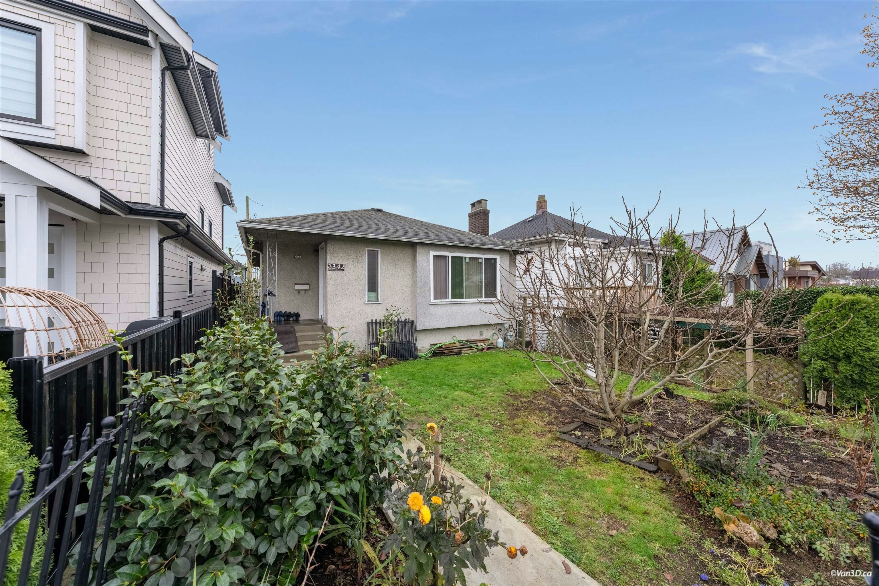 3342 Adanac Street, Vancouver, BC, V5K 2P3 - 15