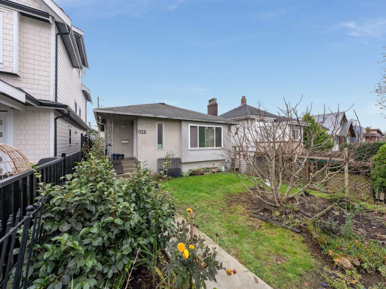 3342 Adanac Street, Vancouver, BC, V5K 2P3 - 15
