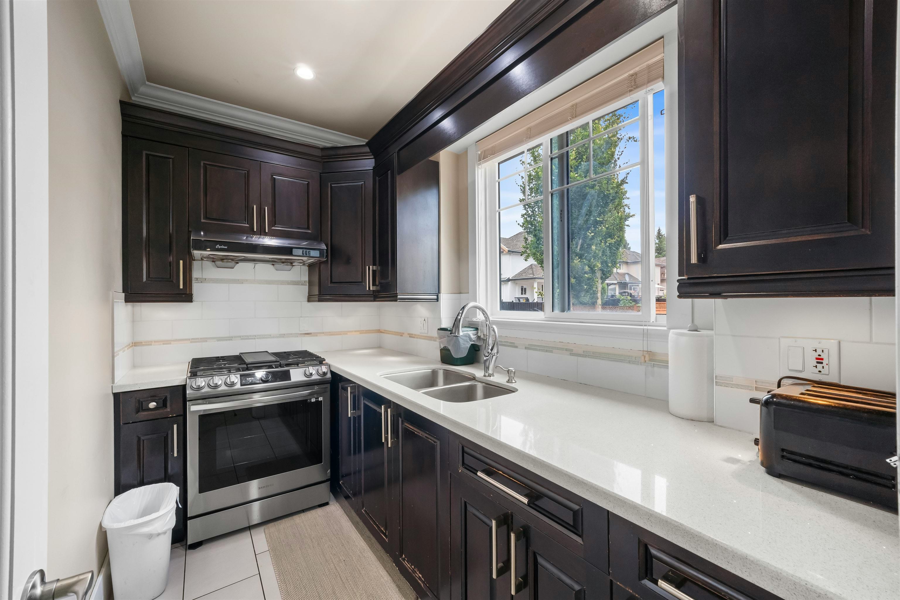 12965 60 Avenue, Surrey, BC, V3X 2L4 - 12