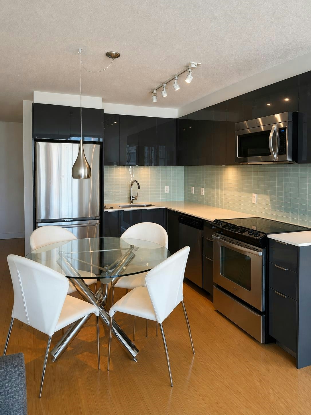 702-1325 Rolston Street, Vancouver, BC, V6B 0M2