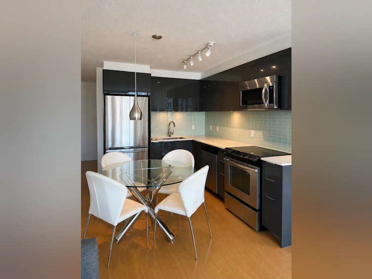 702-1325 Rolston Street, Vancouver, BC, V6B 0M2