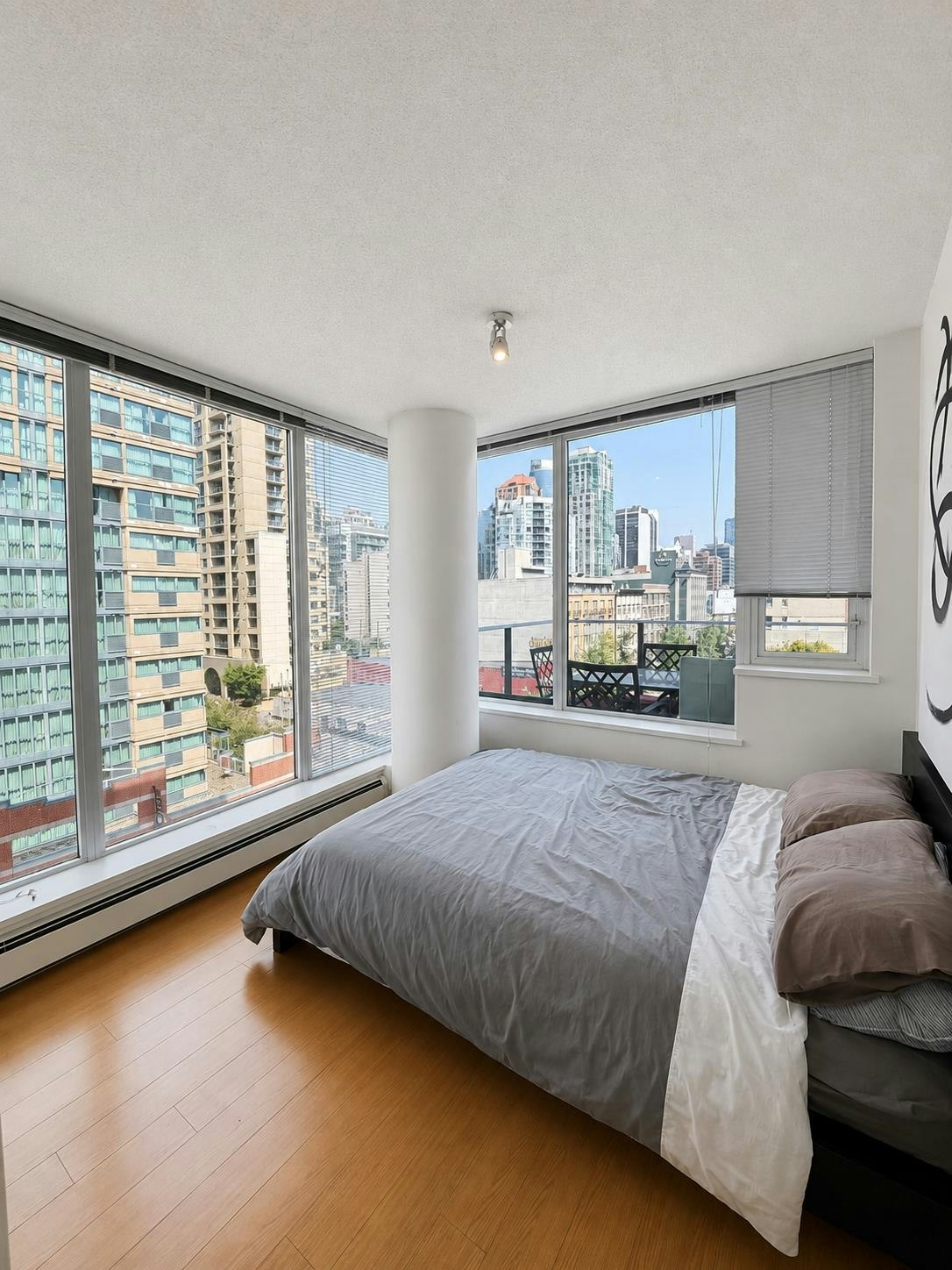 702-1325 Rolston Street, Vancouver, BC, V6B 0M2 - 4