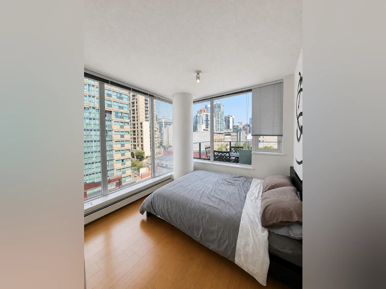 702-1325 Rolston Street, Vancouver, BC, V6B 0M2 - 4