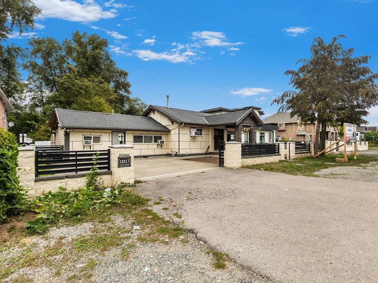 13317 84 Avenue, Surrey, BC, V3W 3H1