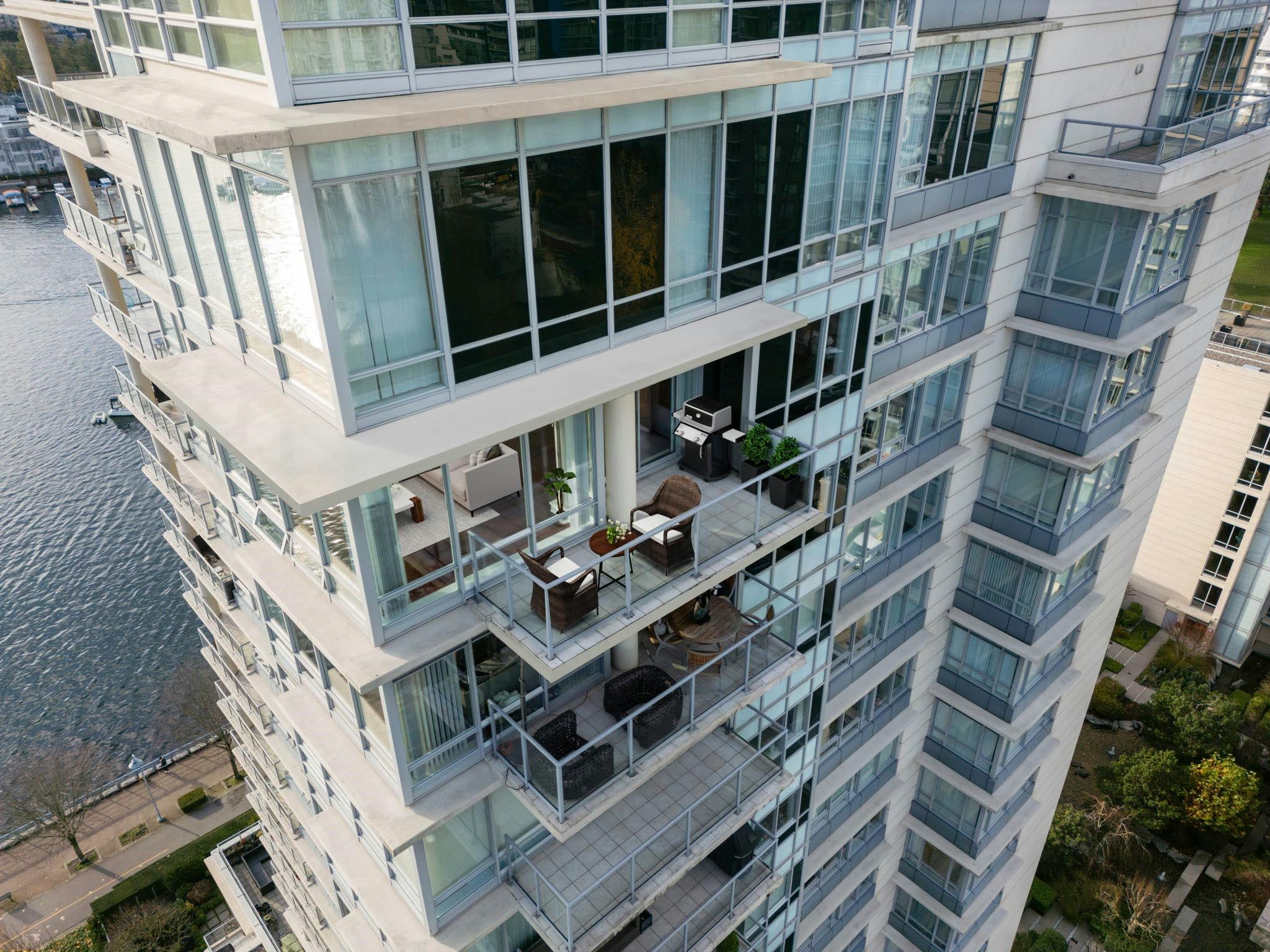 1903-1515 Homer Mews, Vancouver, BC, V6Z 3E8