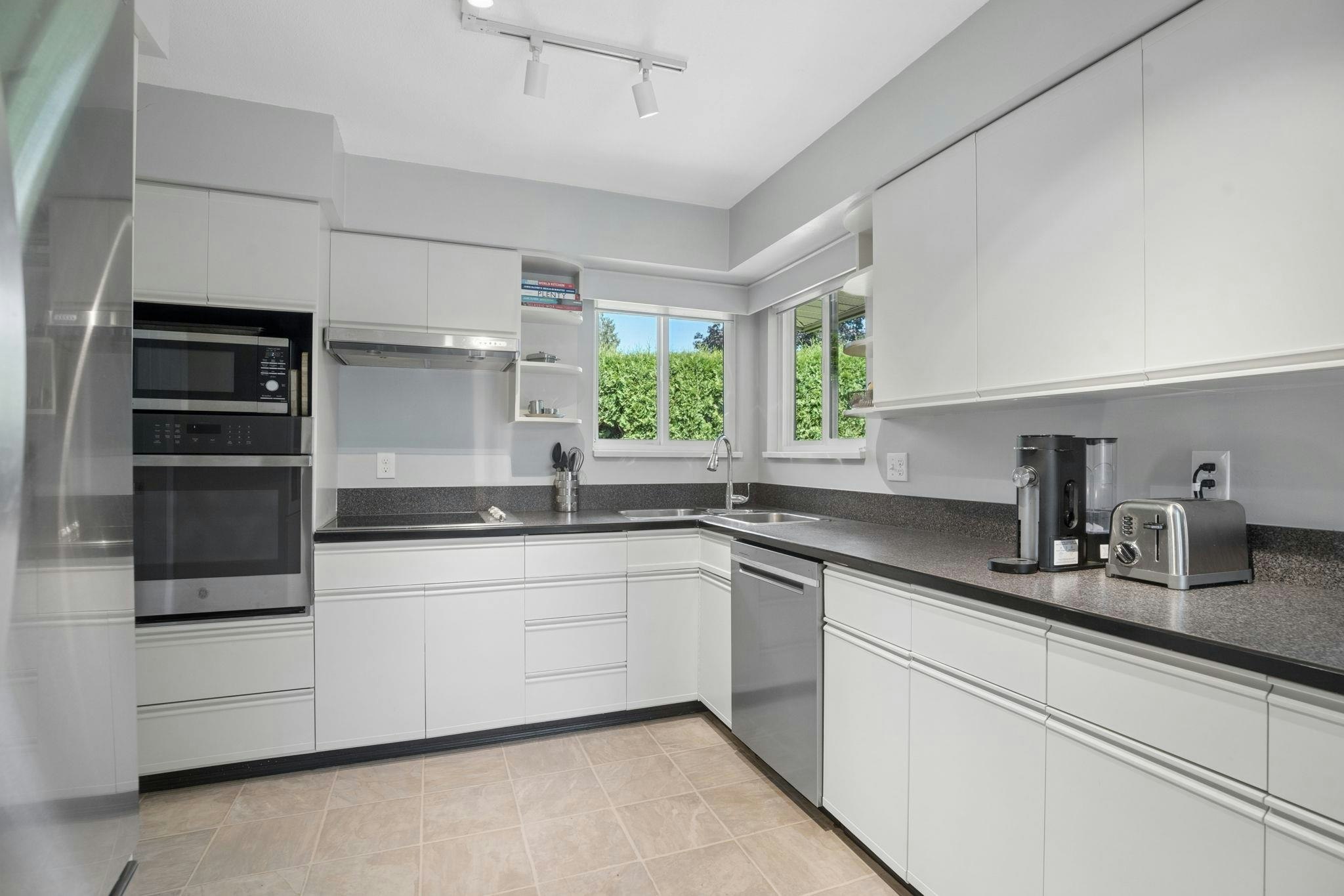 12498 202b Street, Maple Ridge, BC, V2X 9X3 - 12