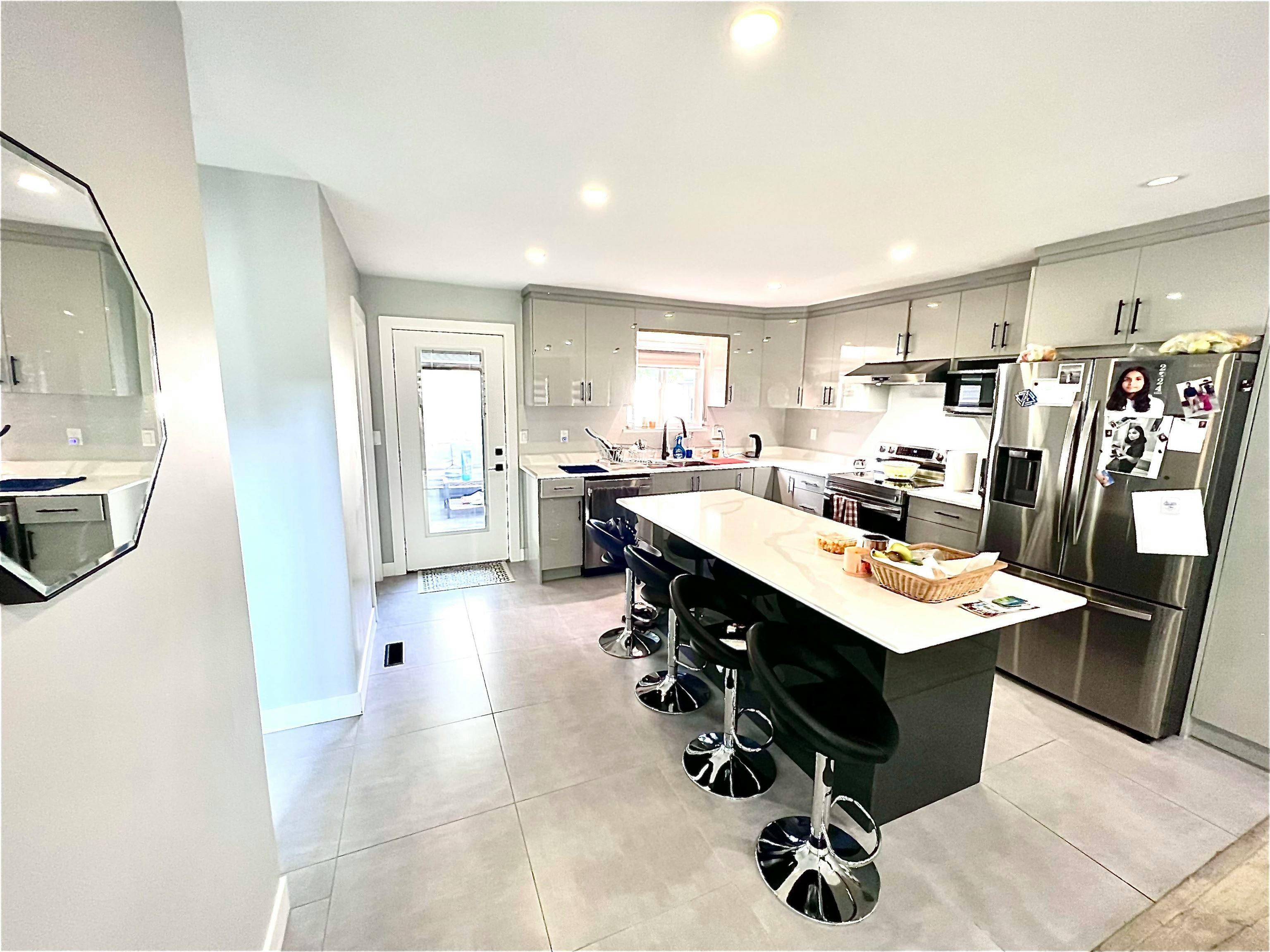 7376 123 Street, Surrey, BC, V3W 5S3