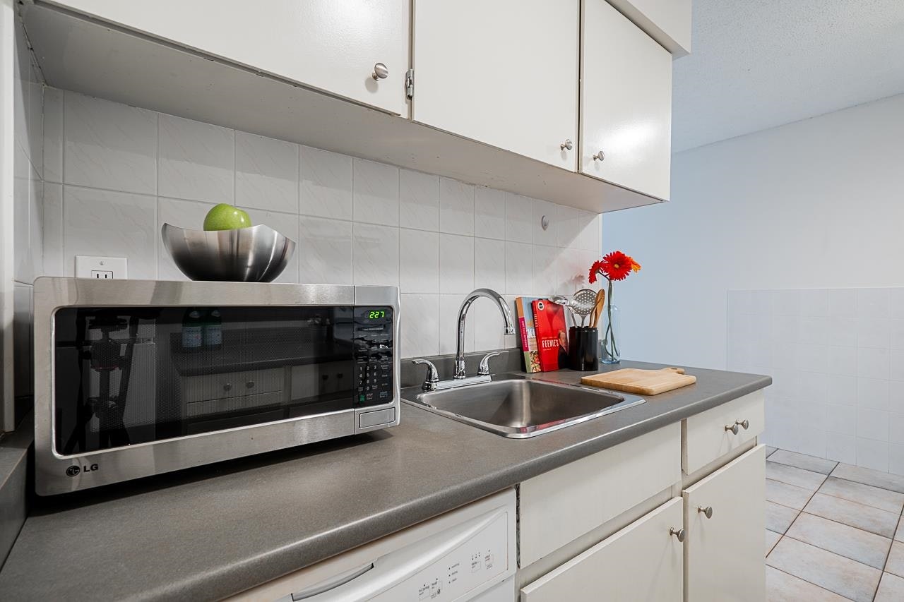 506-9857 Manchester Drive - 4