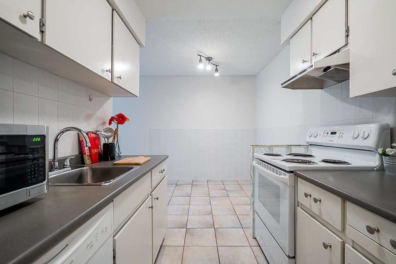506-9857 Manchester Drive, Burnaby, BC, V3N 4P5 - 11