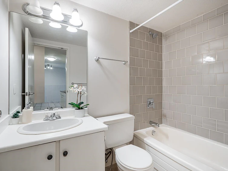 506-9857 Manchester Drive, Burnaby, BC, V3N 4P5 - 6