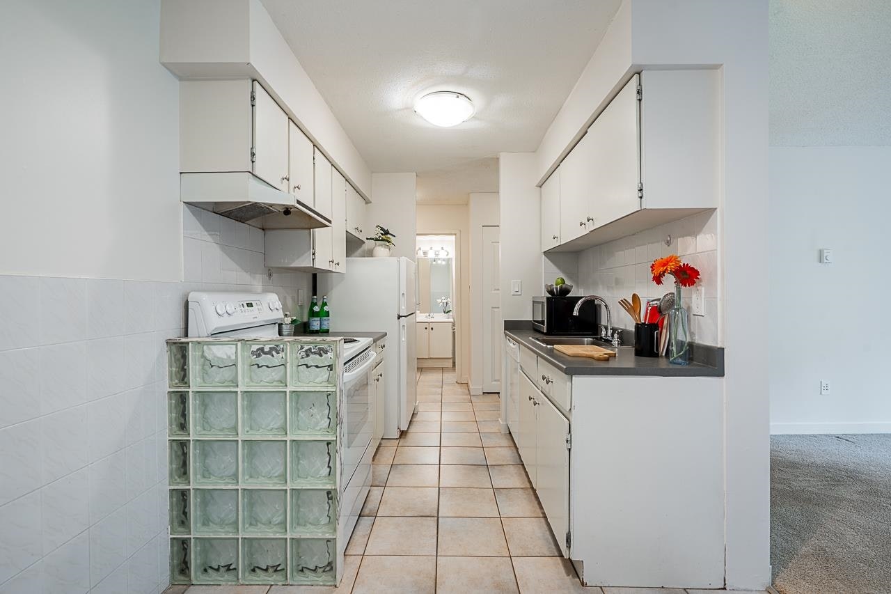 506-9857 Manchester Drive - 5