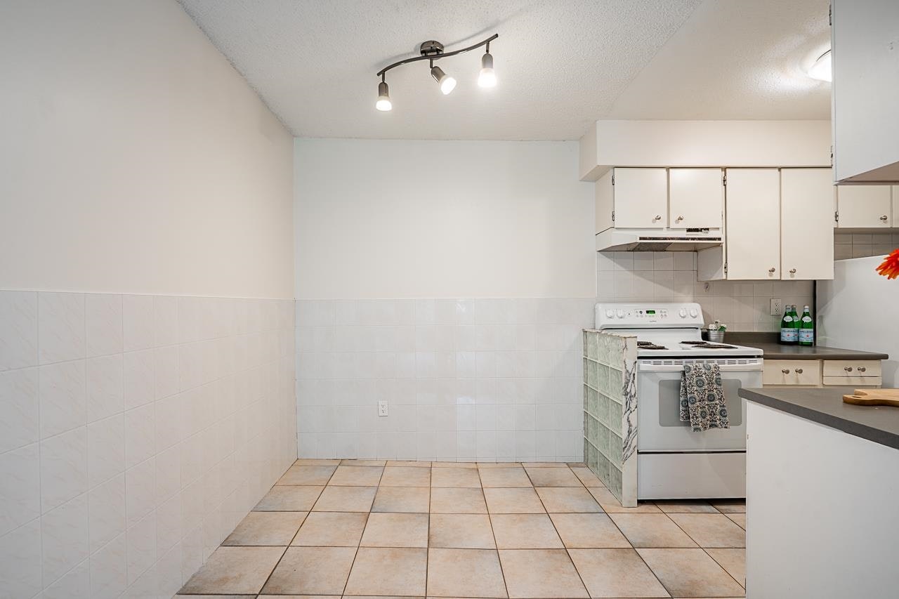 506-9857 Manchester Drive, Burnaby, BC, V3N 4P5 - 9