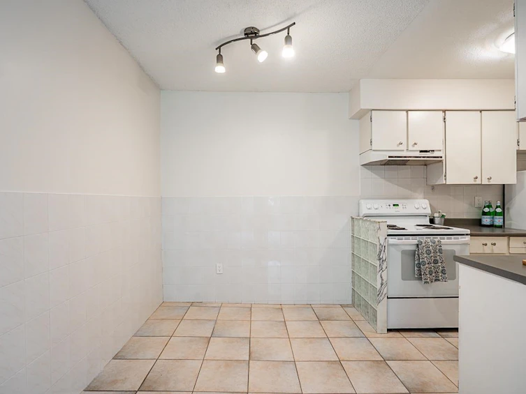 506-9857 Manchester Drive, Burnaby, BC, V3N 4P5 - 9