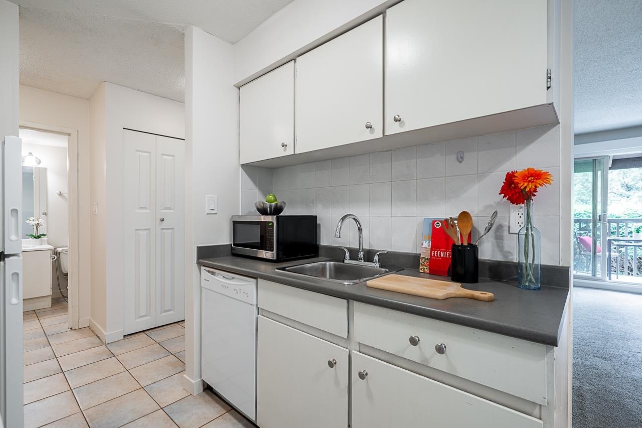 506-9857 Manchester Drive - 3