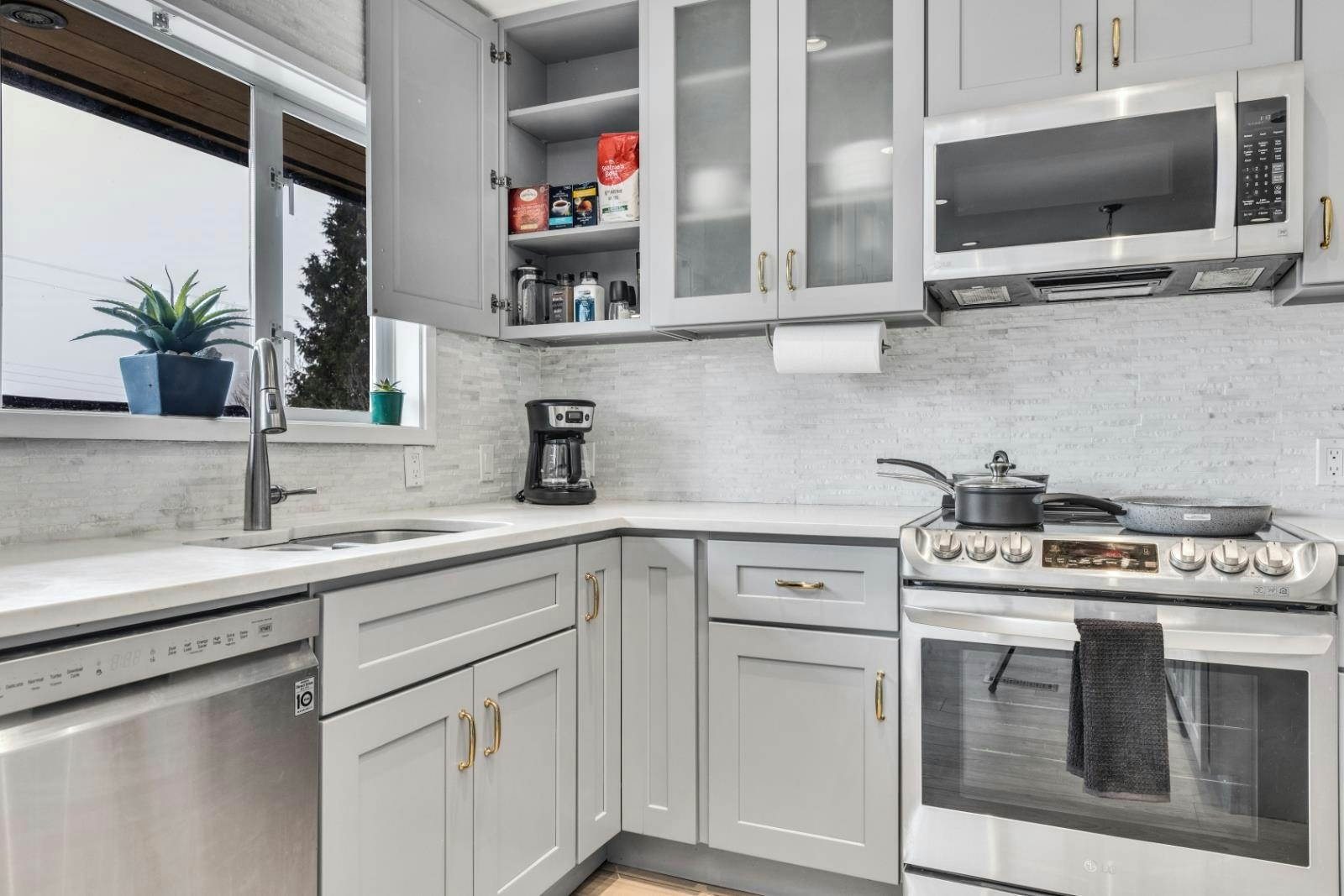 409 W 27th Street, North Vancouver, BC, V7N 2H7 - 16