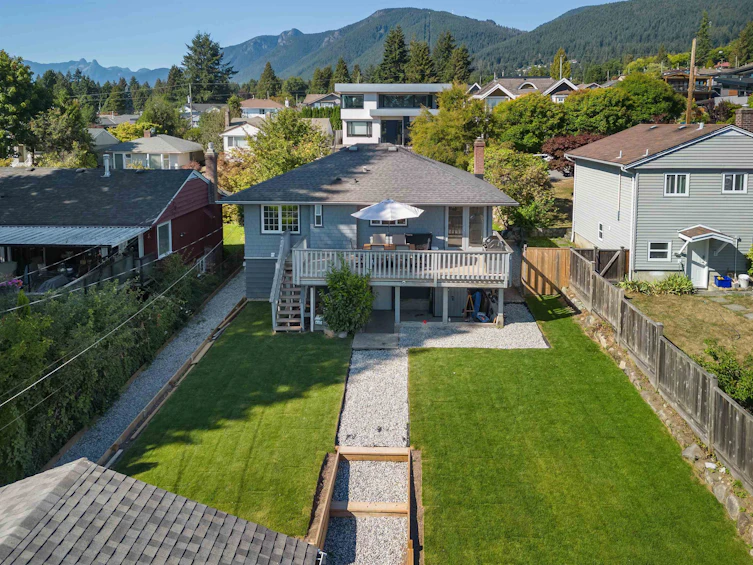409 W 27th Street, North Vancouver, BC, V7N 2H7 - 2
