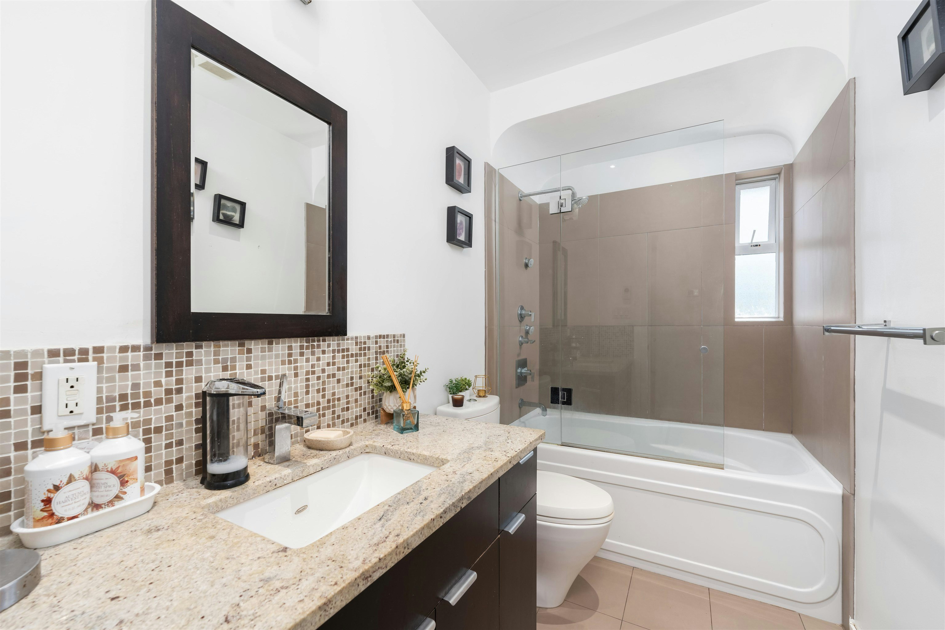 409 W 27th Street, North Vancouver, BC, V7N 2H7 - 28