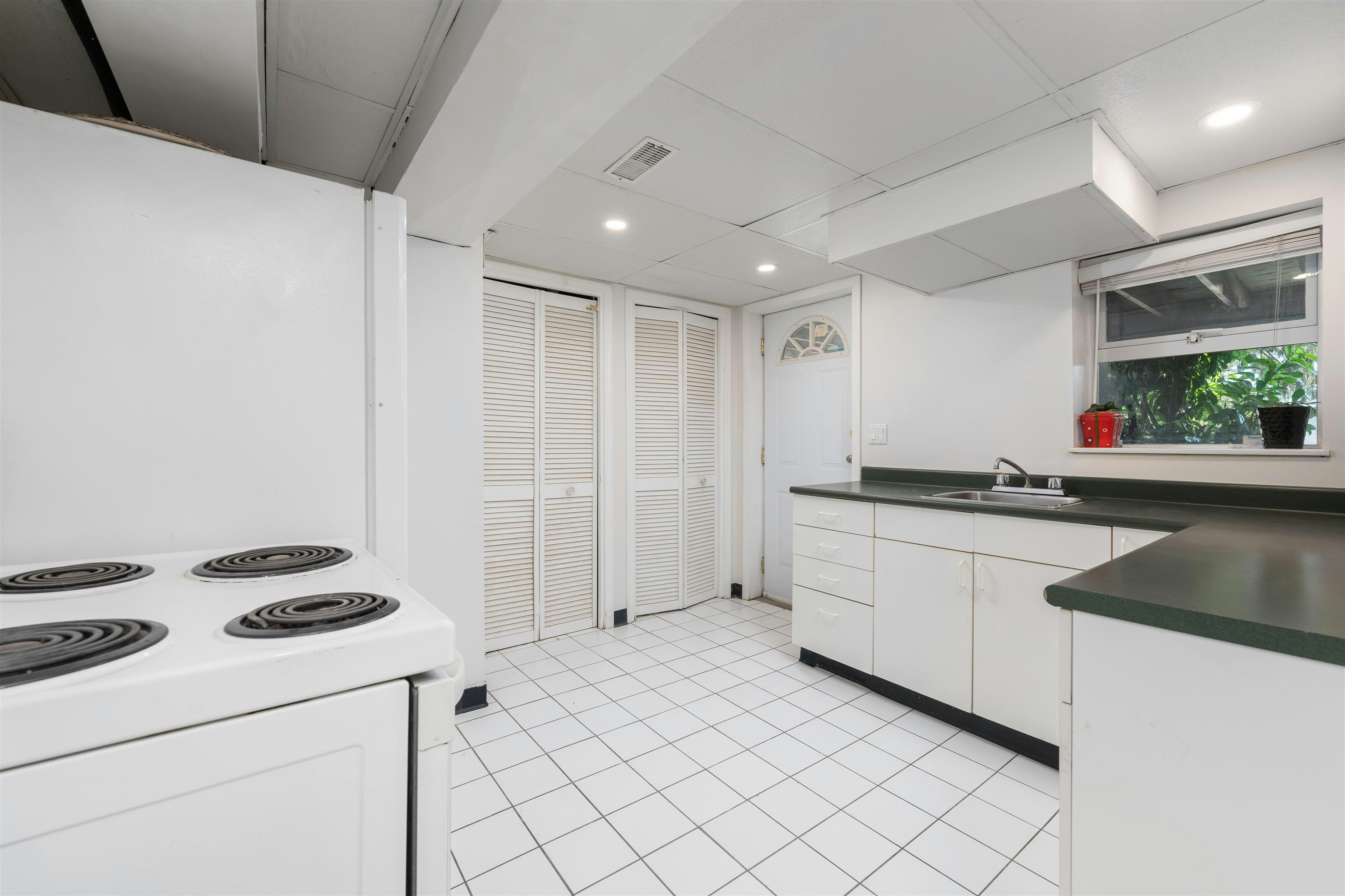 409 W 27th Street, North Vancouver, BC, V7N 2H7 - 36