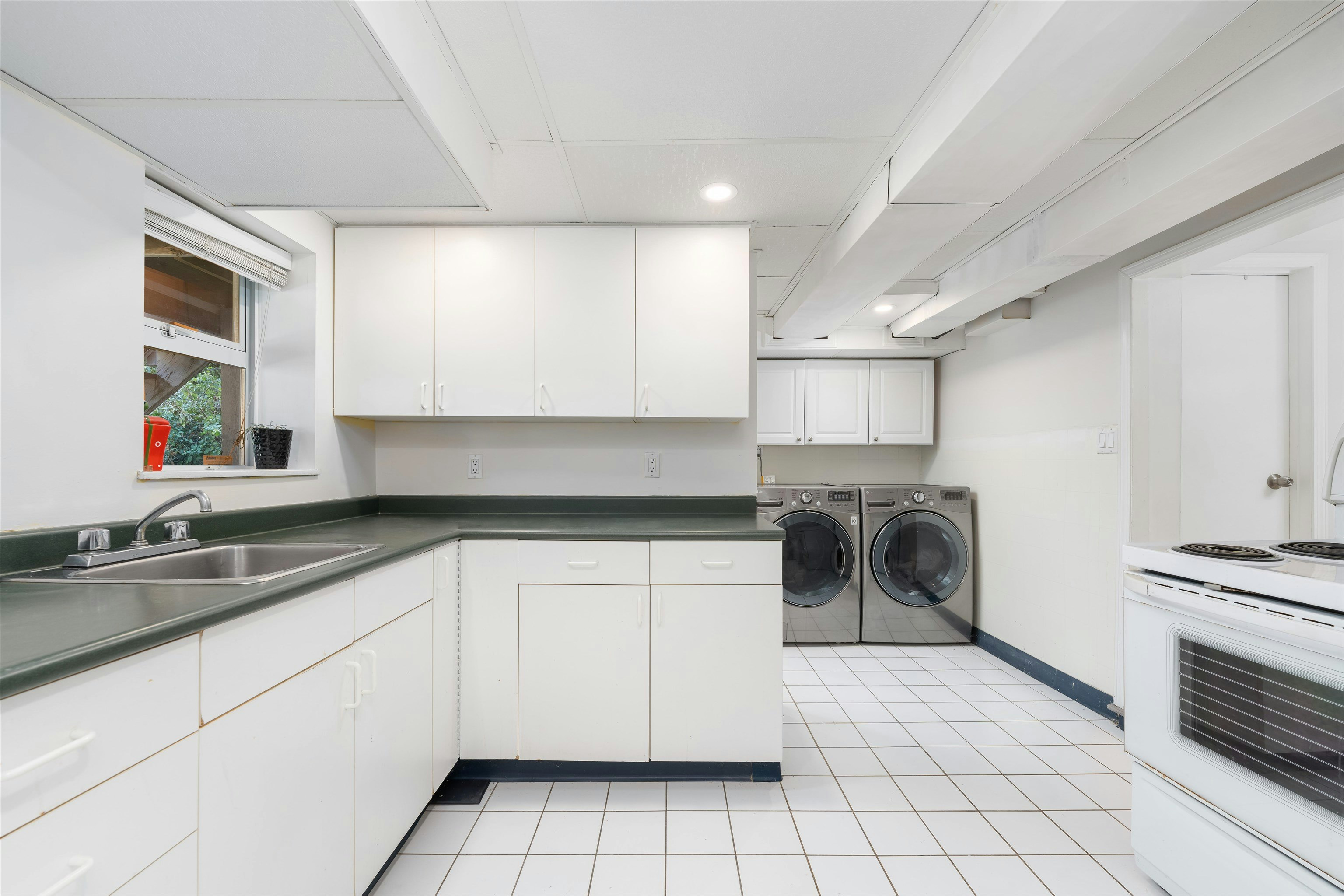 409 W 27th Street, North Vancouver, BC, V7N 2H7 - 37