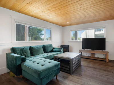 5-23080 Dyke Road - 2