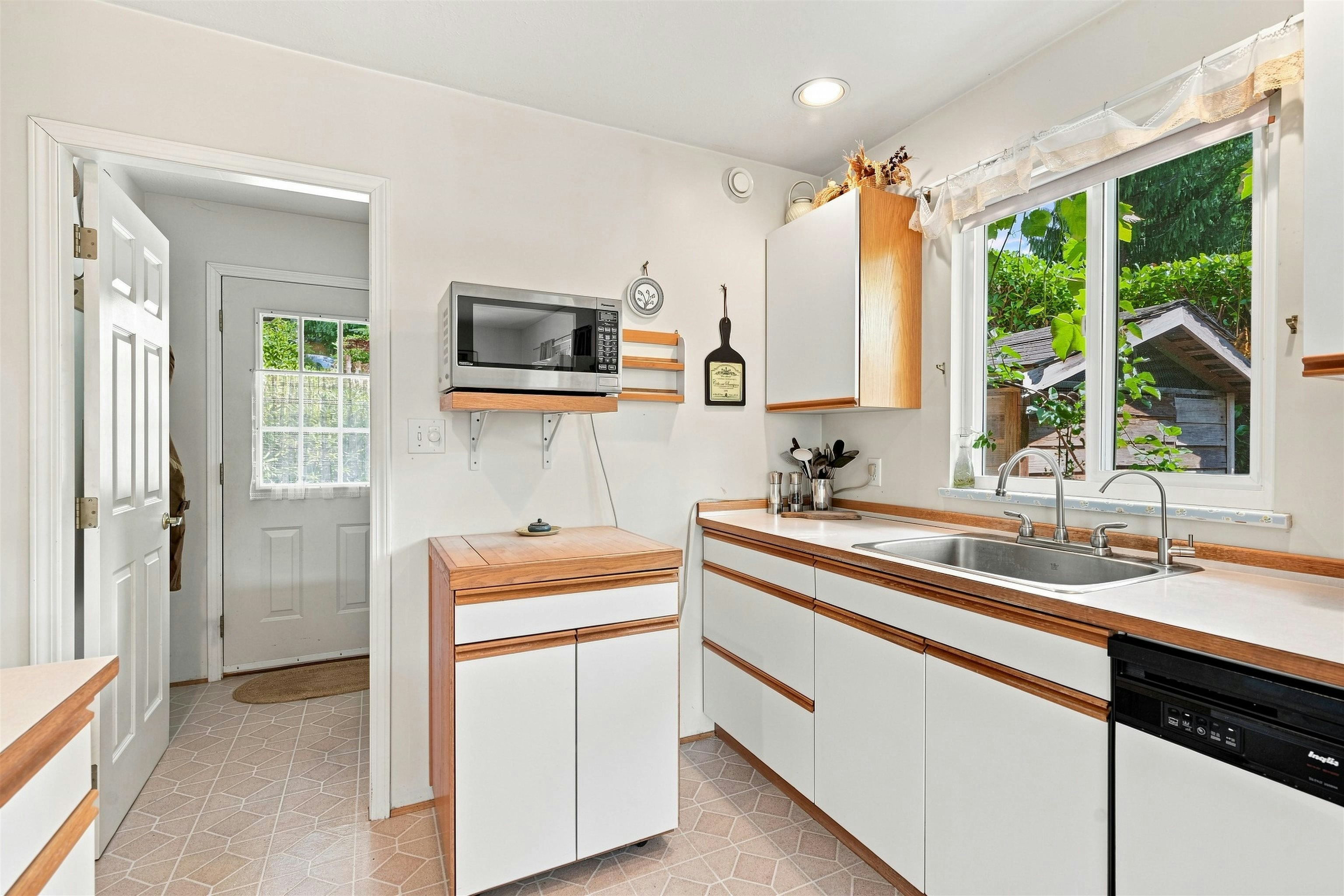 1635 Grady Road, Gibsons, BC, V0N 1V6 - 11