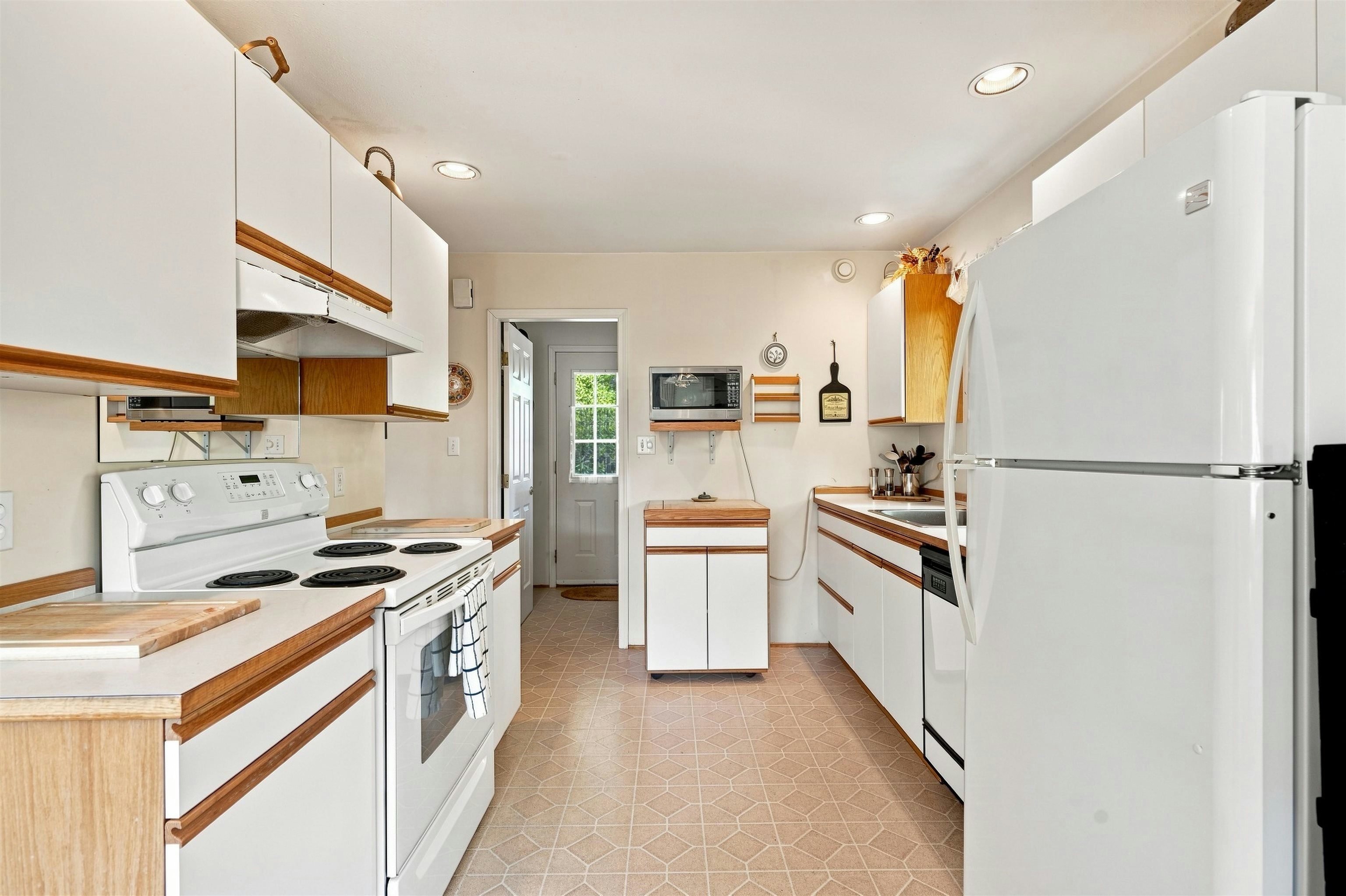 1635 Grady Road, Gibsons, BC, V0N 1V6 - 10
