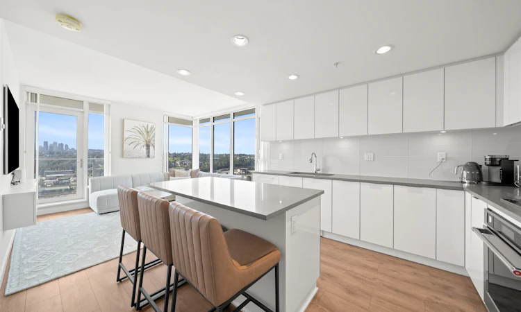 2503-2388 Madison Avenue
