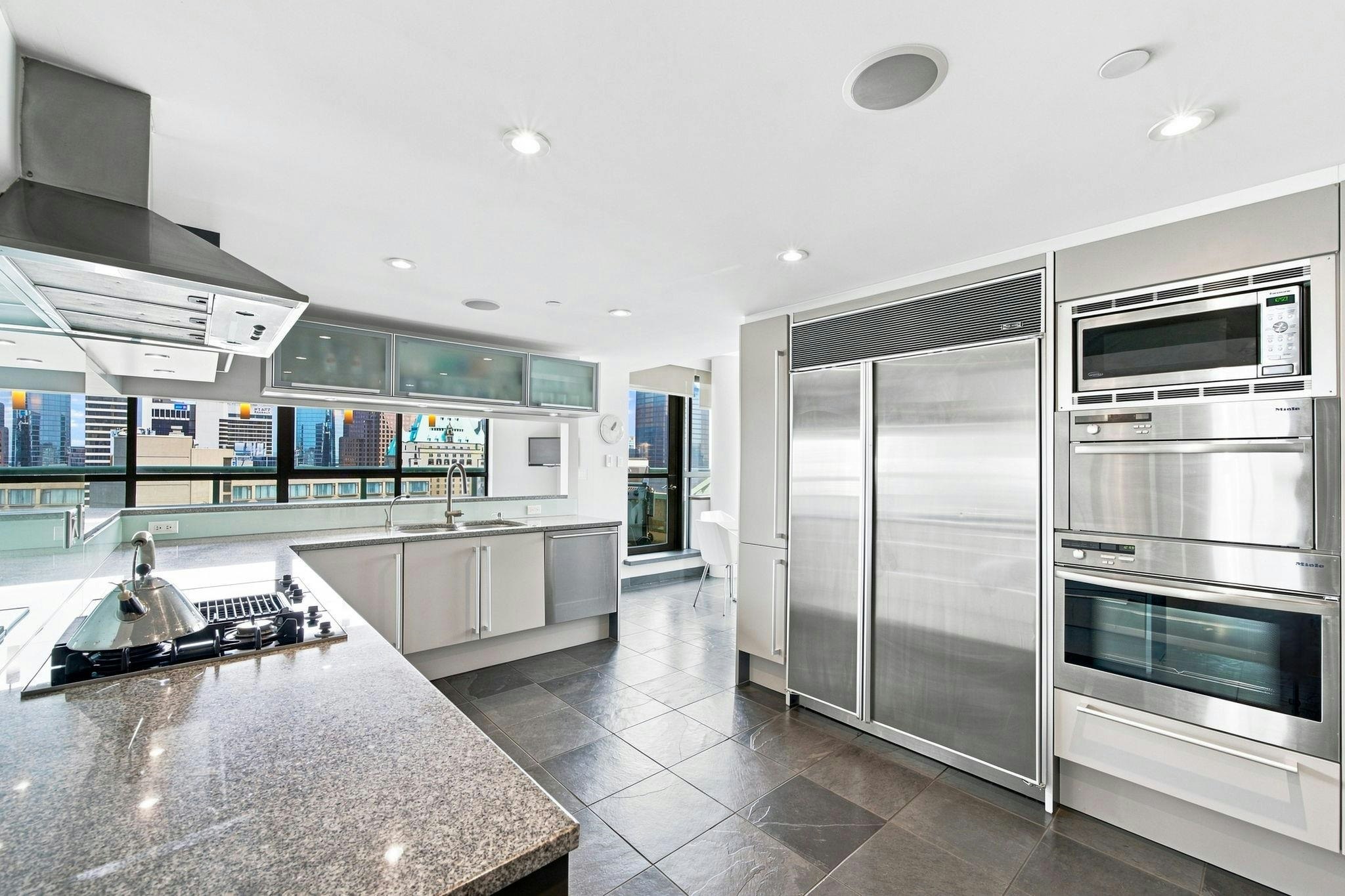 2301-909 Burrard Street, Vancouver, BC, V6Z 2N2 - 12