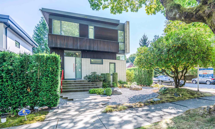 2996 W 11th Avenue