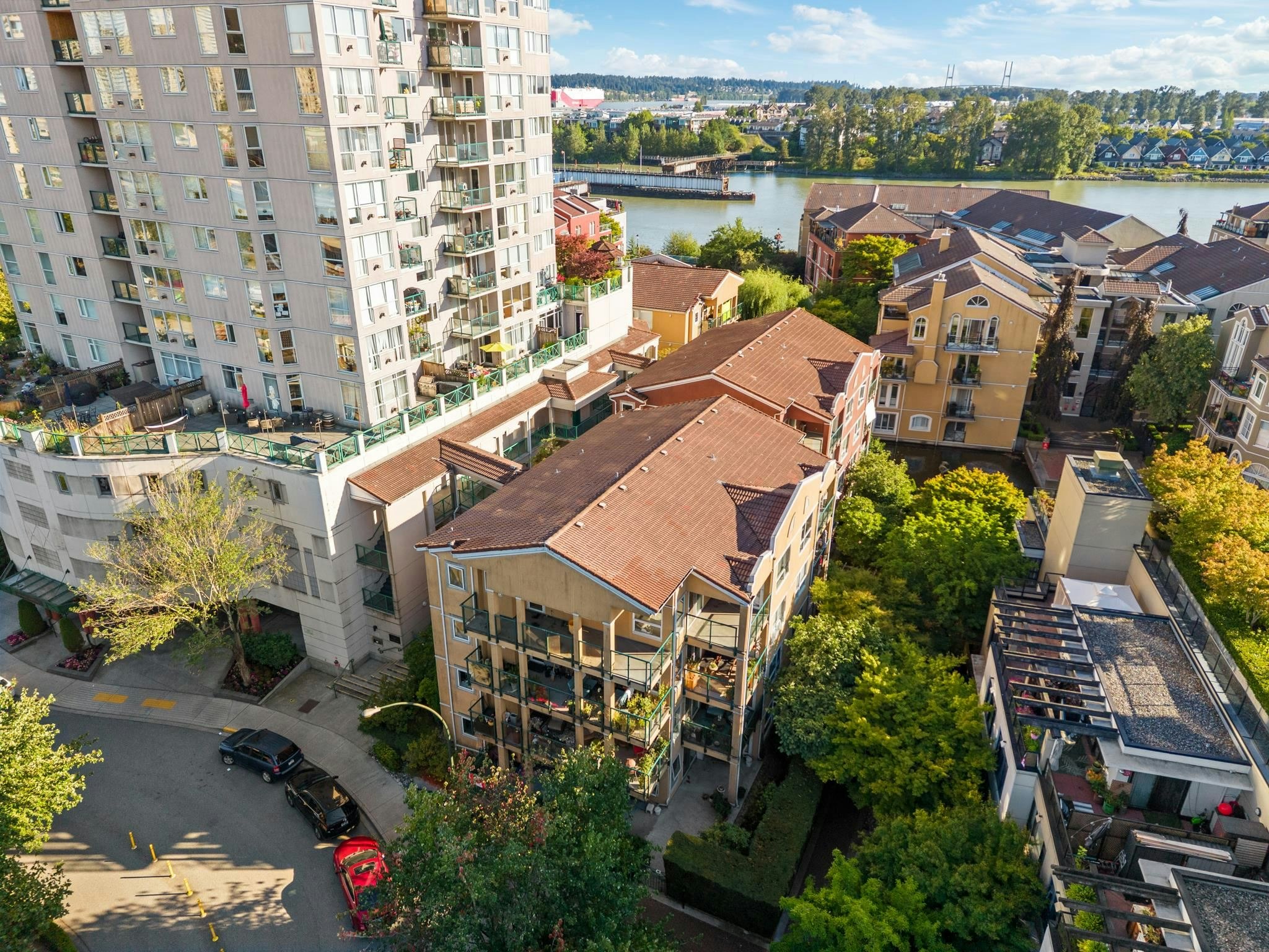 302-12 Laguna Court, New Westminster, BC, V3M 6W4