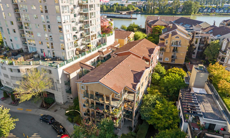 302-12 Laguna Court
