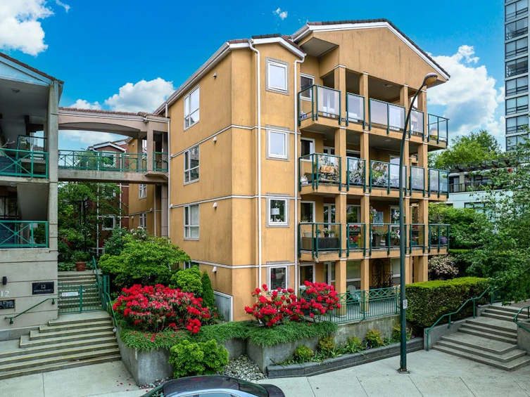 302-12 Laguna Court, New Westminster, BC, V3M 6W4